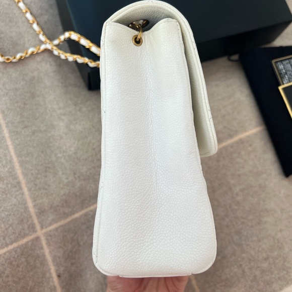 Chanel Caviar Jumbo Square with 24k Gold Hardware - Picture 9 of 13